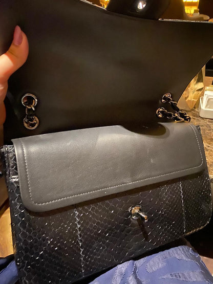 شنطة شانيل إصدار محدود جلد بايثون | Chanel Bag - Limited Edition Python leather