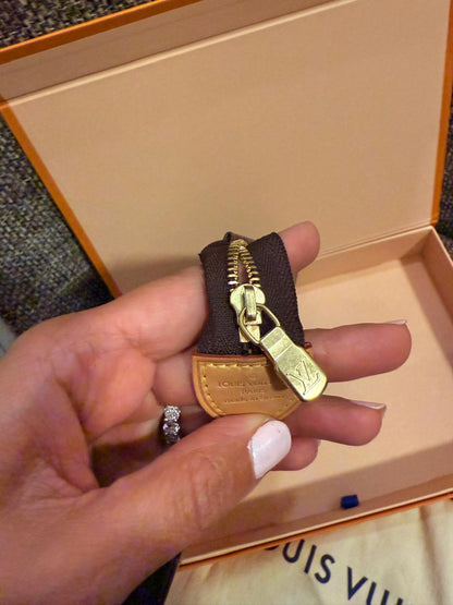 باوتش لويس فيتون | Louis Vuitton Pouch - size 26