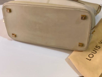 شنطة لويس فيتون | Louis Vuitton Bag