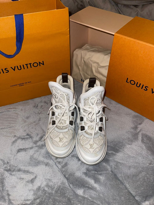 سنيكرز لويس فيتون مستعمل | Louis Vuitton Sneakers Used -size 40