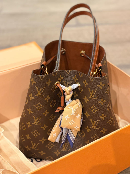 شنطة و سكارف لويس فيتون مستعمل | Louis Vuitton Bag & Scarf Used