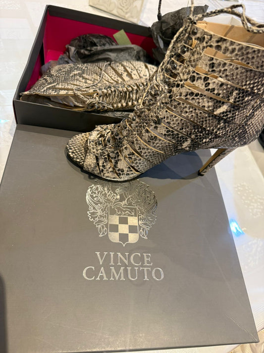 كعب فينس كاموتو مستعمل | Vince camuto Heels Used - size 10