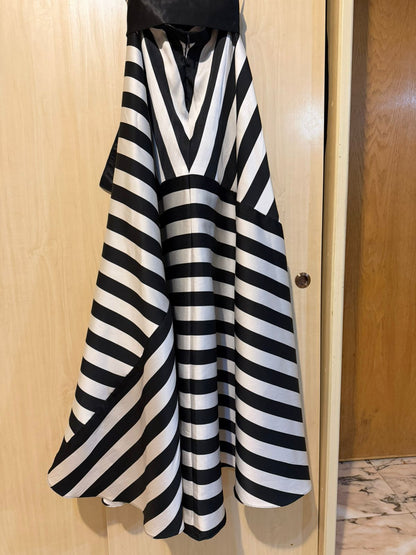تنورة كارولينا هيريرا مستعملة | Carolina Herrera Skirt Used - size 12