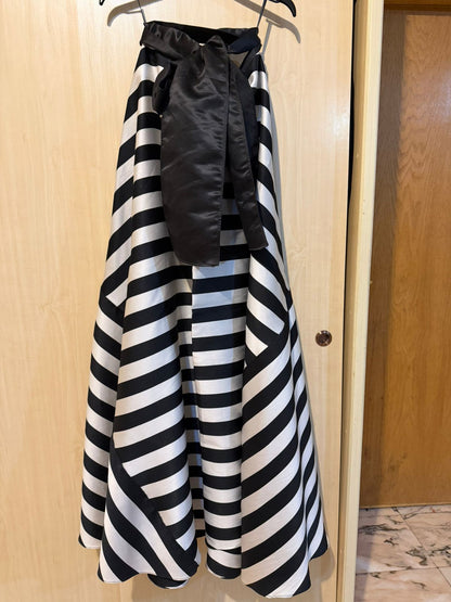 تنورة كارولينا هيريرا مستعملة | Carolina Herrera Skirt Used - size 12
