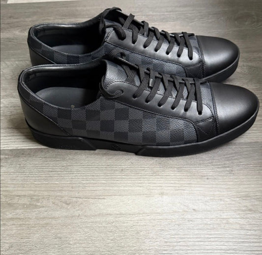 Louis Vuitton Sneakers Like New - size 42