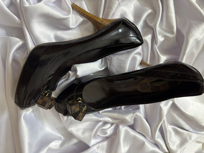 Louis Vuitton Heels Used - size 39.5
