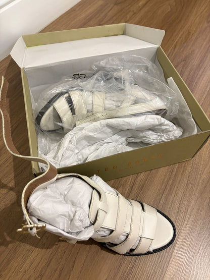 Ted Baker Like New - size 37