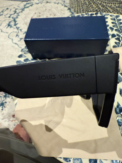 Louis Vuitton Sunglasses Like New