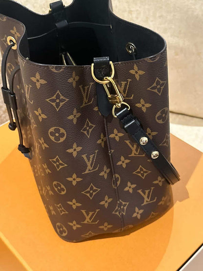 Louis Vuitton Bag Like New