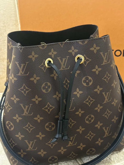 Louis Vuitton Bag Like New