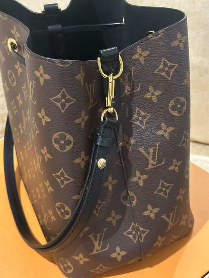 Louis Vuitton Bag Like New