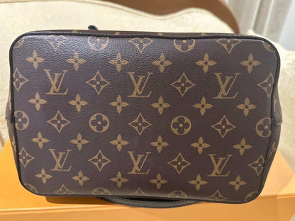 Louis Vuitton Bag Like New
