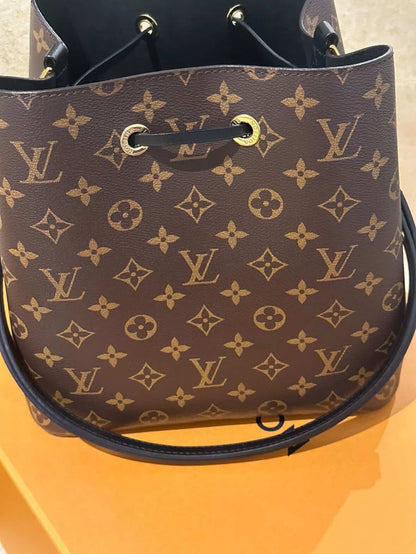 Louis Vuitton Bag Like New