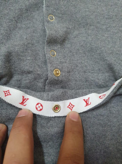 افرول بناتي لويس فيتون مستعمل | Louis Vuitton Overall Used - size 6 months