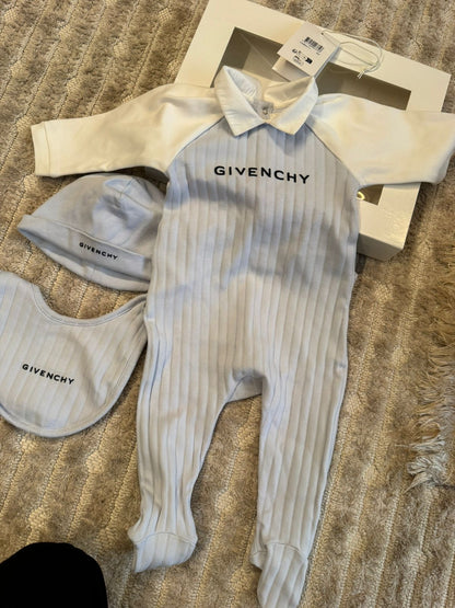 طقم جيفنشي اخو الجديد | Givenchy  Set Used - size 6 months