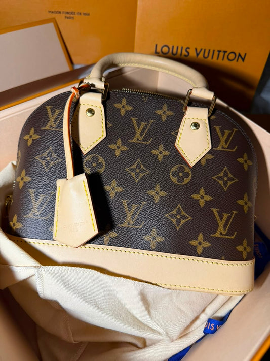 Louis Vuitton Bag Like New - size BB