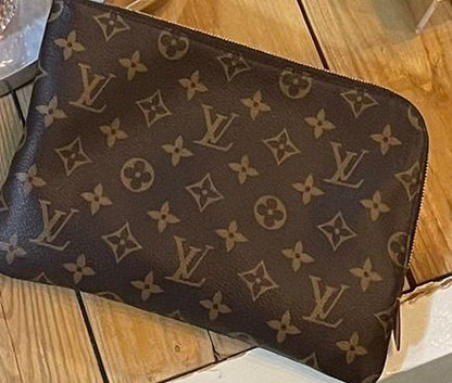 باوتش لويس فيتون مستعملة | Louis Vuitton Pouch Used