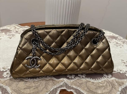 Chanel Bag Like New