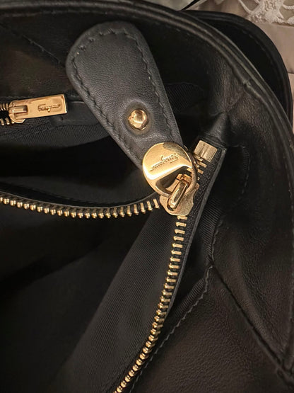 شنطة سلفاتوري فيراغامو مستعملة | Salvatore Ferragamo Bag Used