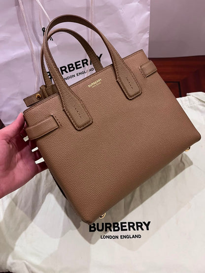 Burberry Bag Like New - size M