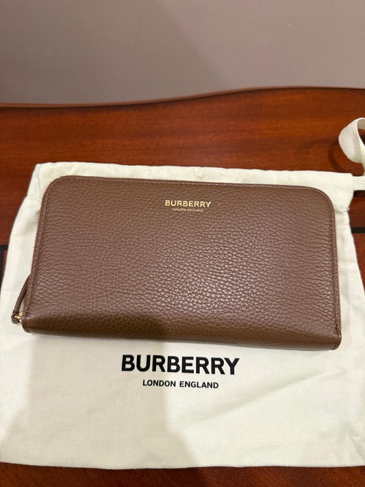 BURBERRY Wallet Like New