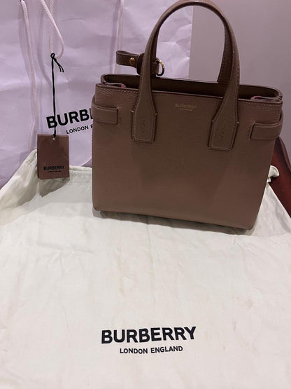 شنطة بيربيري اخت الجديدة | Burberry Bag Like New - size M