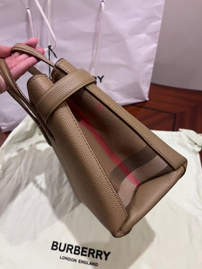 شنطة بيربيري اخت الجديدة | Burberry Bag Like New - size M