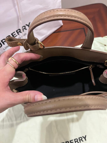 شنطة بيربيري اخت الجديدة | Burberry Bag Like New - size M