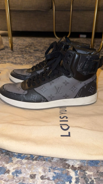Louis Vuitton Sneakers Used - size 42