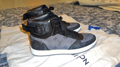 Louis Vuitton Sneakers Used - size 42