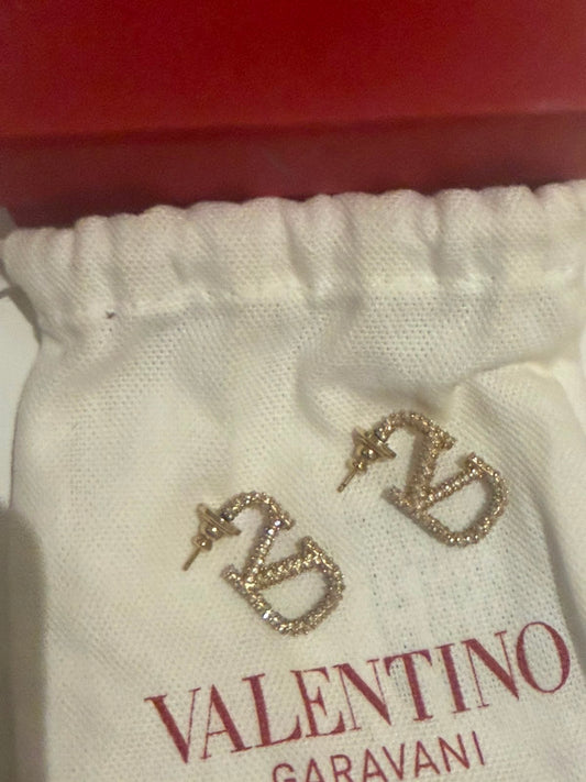 حلق فالنتينو بحالة الجديد | Valentino Earrings Like new