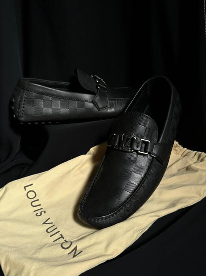 فلات رجالي لويس فيتون | Louis Vuitton Shoes Used - Size 9 = 43