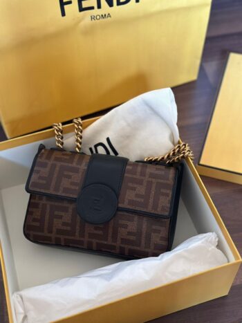 شنطة فندي FENDI
