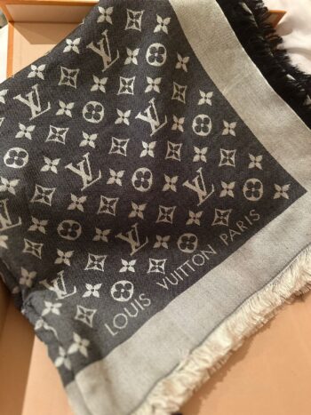 شال لويس فيتون LV