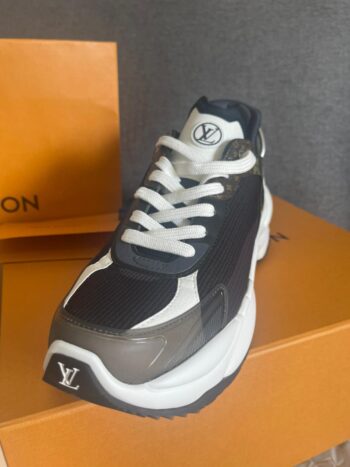 سنيكرز لويس فيتون LV