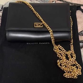 شنطة جوسيبي زانوتي Giuseppe Zanotti