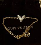 اسوارة لويس فيتون LV