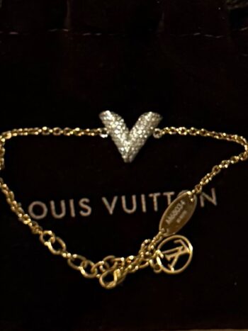 اسوارة لويس فيتون LV