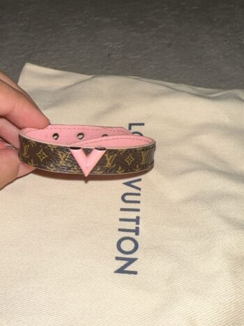 اسوارة لويس فيتون LV
