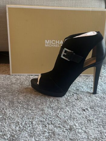 هيلز مايكل كورس MICHAEL KORS مقاس 39