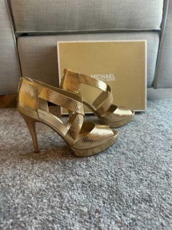 هيلز مايكل كورس MICHAEL KORS مقاس 40