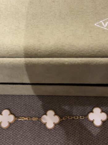 اسوارة فان كليف Van Cleef