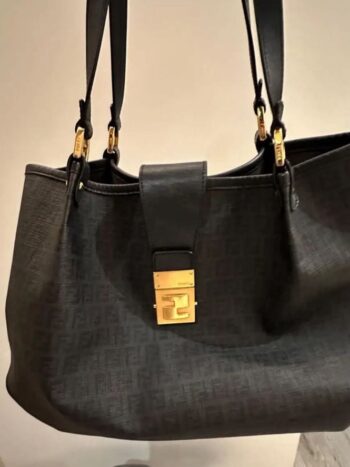 شنطة فندي FENDI