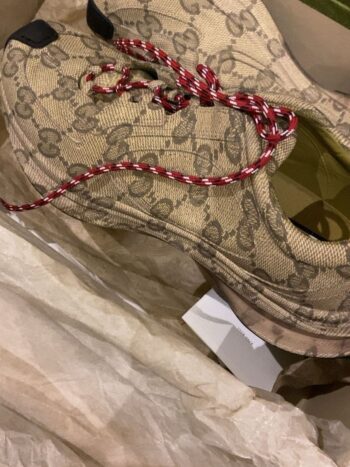 شوز قوتشي مقاس 44 Gucci