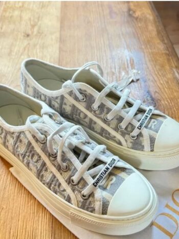 سنيكرز ديور مقاس 41/40 Dior