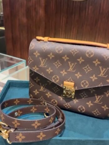 شنطة لويس فيتون LV مونوقرام موديل Pochette Metis