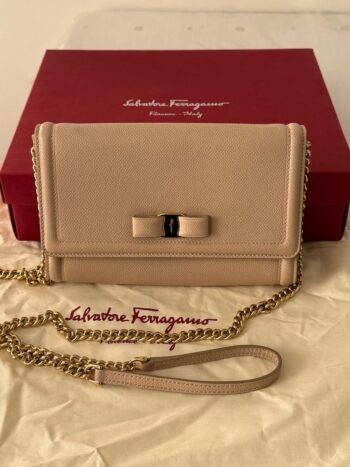 شنطة سلفاتوري فرقامو Salvadore Feragamo