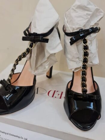 فالنتينو مقاس 39 VALENTINO