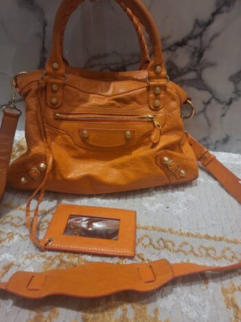 شنطة بالنسياقا Balenciaga